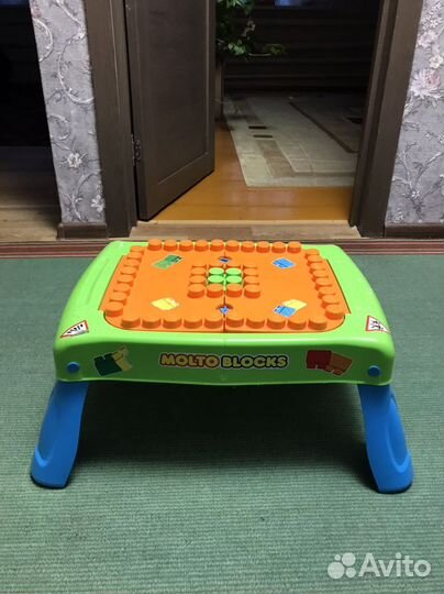 Детских пластиковый столик