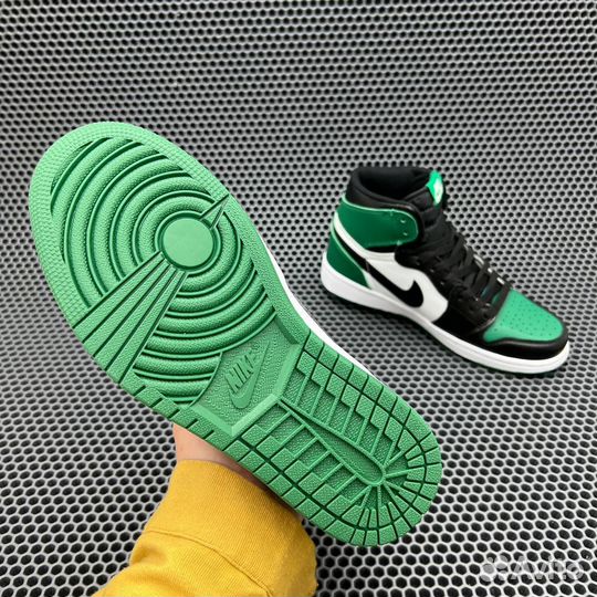 Кроссовки Nike Air Jordan 1 Retro High Pine Green