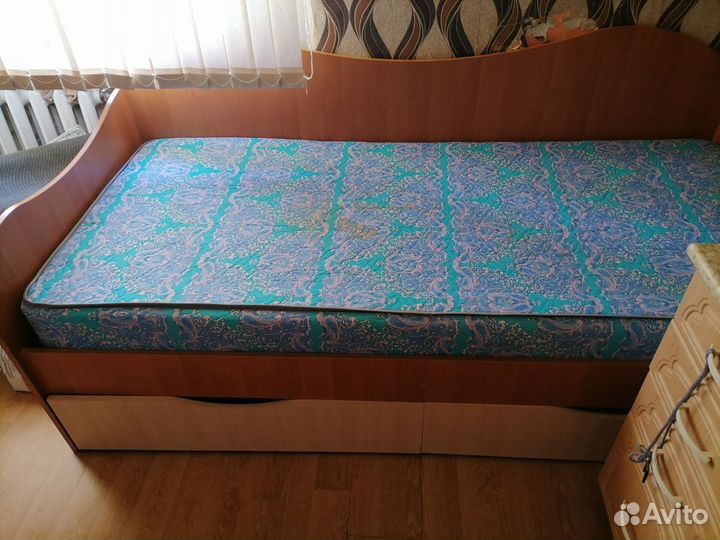 Продам кровать с матрасом
