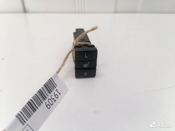 Кнопка обогрева Toyota Corolla E150
