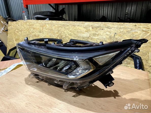 Фара передняя левая Toyota RAV4 50 (2018-2024)