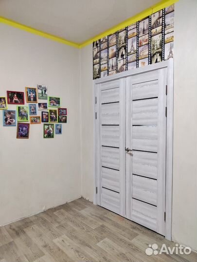 Двойные распашные двери в наличии