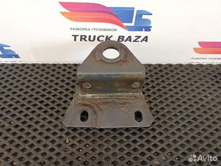 8137173 Кронштейн стойки стабилизатора переднего п