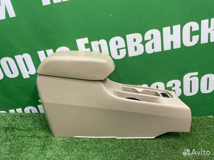 Подлокотник Mitsubishi Lancer Cedia CS2A 4G15