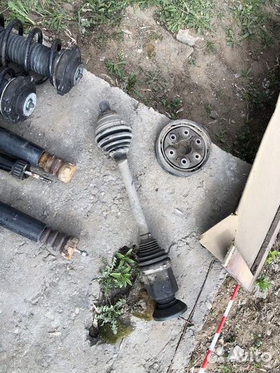 Амортизатор передние с пружиной tiguan 2012 года