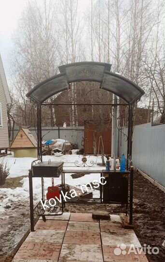 Мангал с крышей