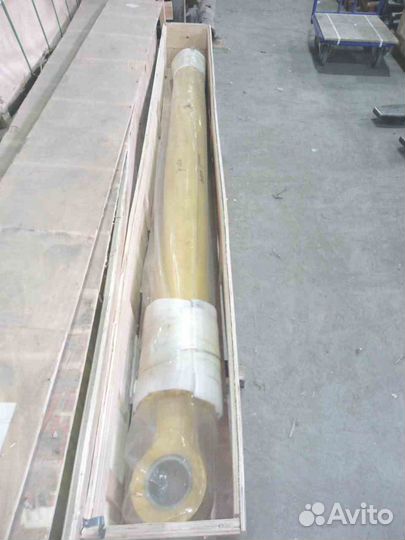 Гидроцилиндр ковша правый 707-01-0J782 PC1250