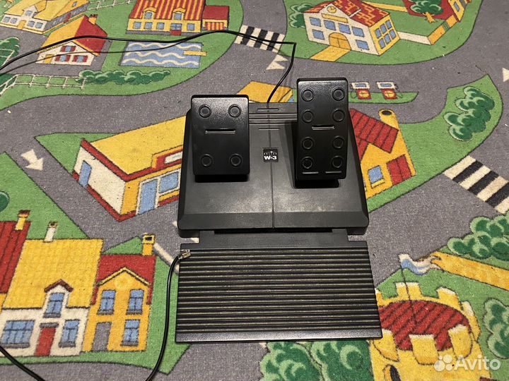 Игровой руль с педалями