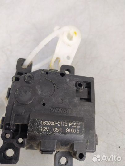 Сервопривод заслонки отопителя правый Toyota Land