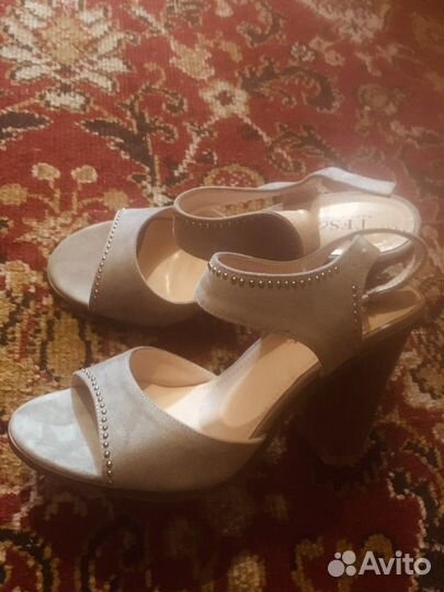 Босоножки новые