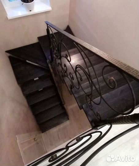 Лестница на металлокаркасе на второй этаж