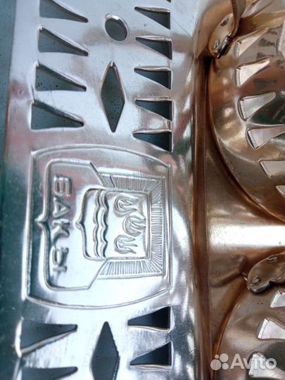 Подстаканники, сахарница на подносе. Чашки