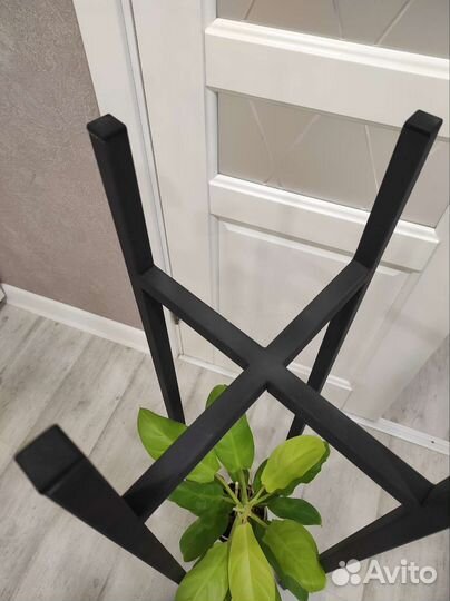 Подставка для цветов напольная металлическая