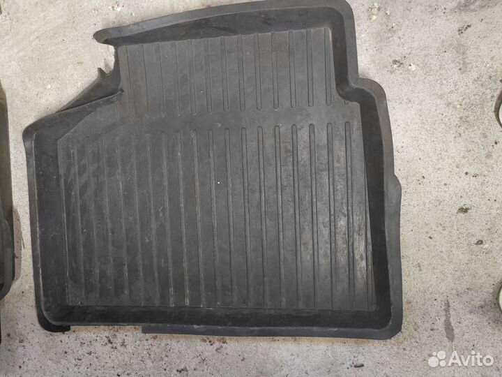 Коврики для машины универсальные