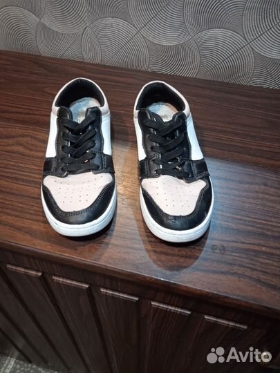 Кроссовки женские 39 размер