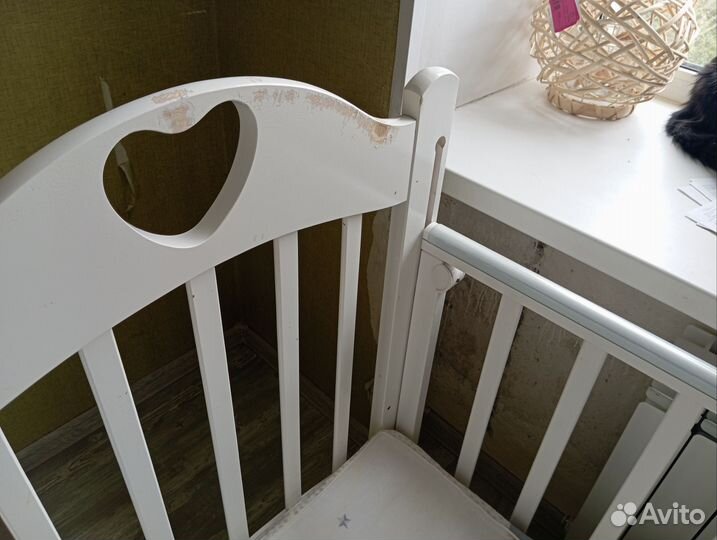 Детская кроватка из массива
