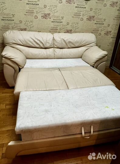 Кожаный диван бу