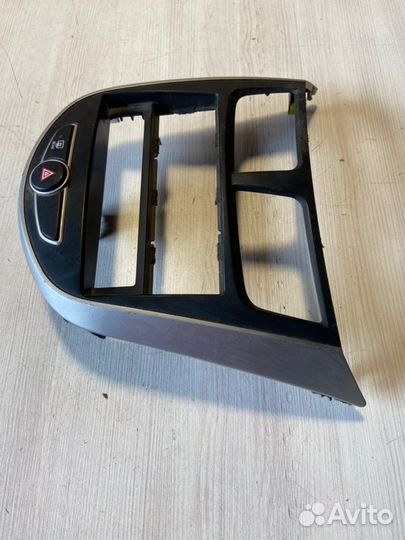 Рамка магнитолы Hyundai Solaris