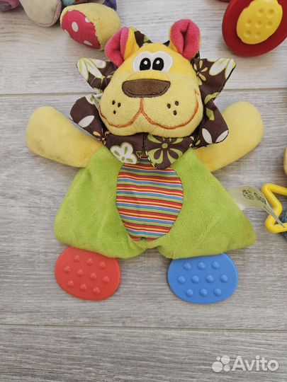 Погремушки, развивающие игрушки