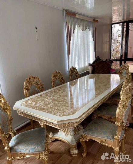 Столы и стулья
