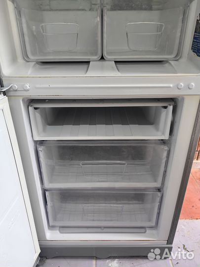 Холодильник б/у Indesit biaa18SH