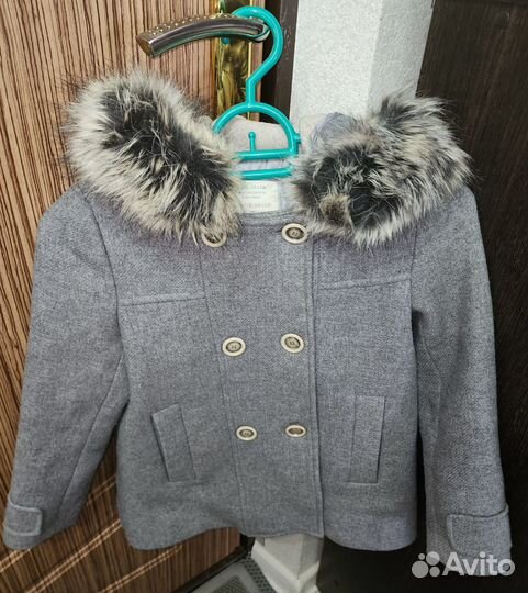 Пальто на девочку Zara 128
