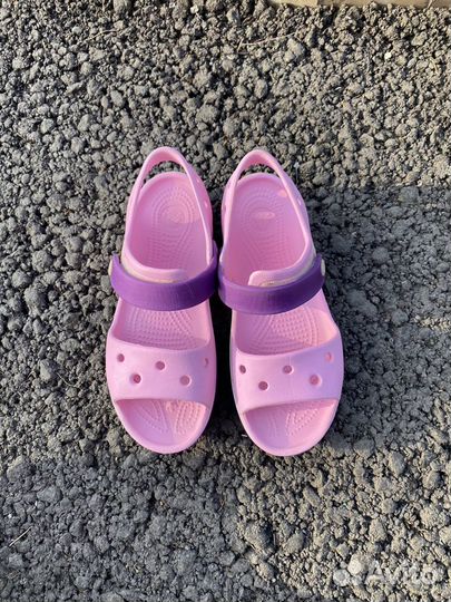 Сандалии crocs j2