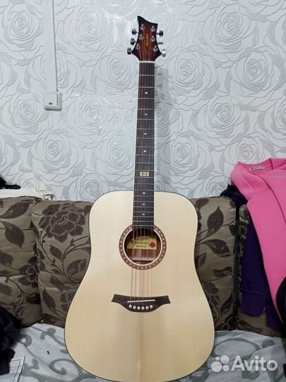 Акустическая гитара