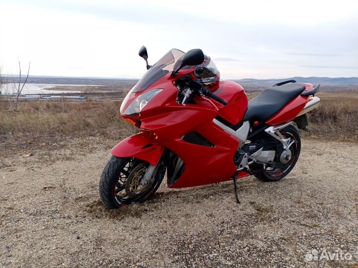 Продам Honda VFR800F