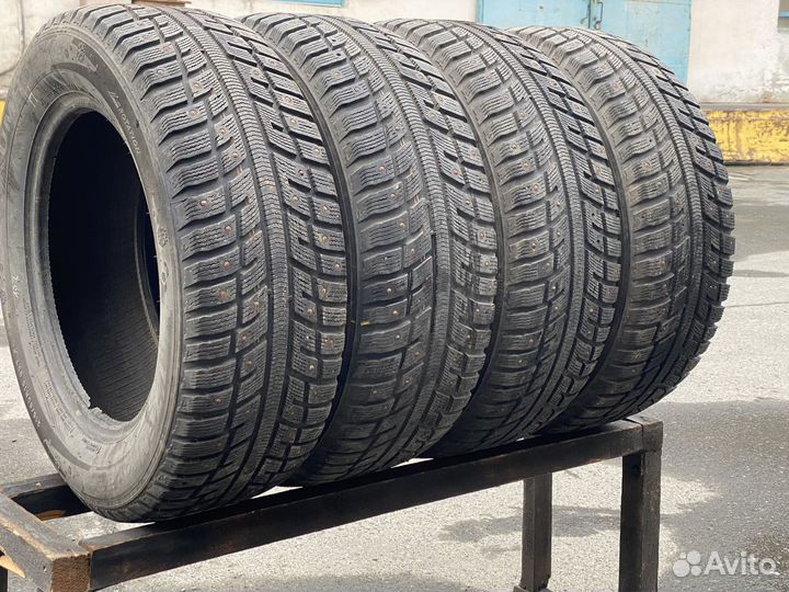 Kumho I'Zen KW22 215/60 R16