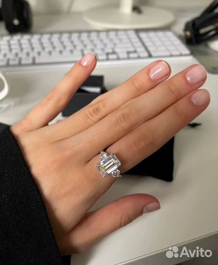 16.5 Кольцо с цирконом 7карат