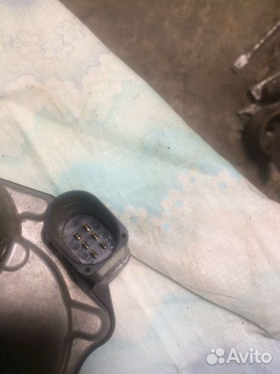 Дроссельная заслонка volkswagen 06F133062Q