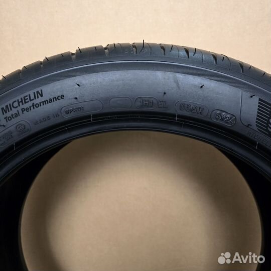 Michelin Pilot Sport 4 235/45 R18 98Y