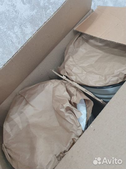 Эмалированное ведро с крышкой