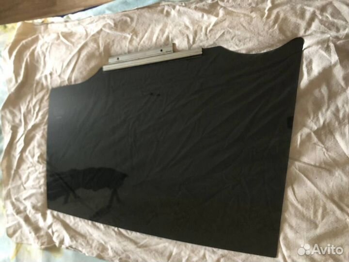 Продам заднее левое стекло на Toyota Rav 4 CA40