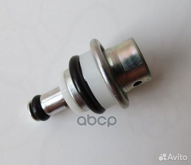 2328021010 toyota Регулятор давления топлива 23