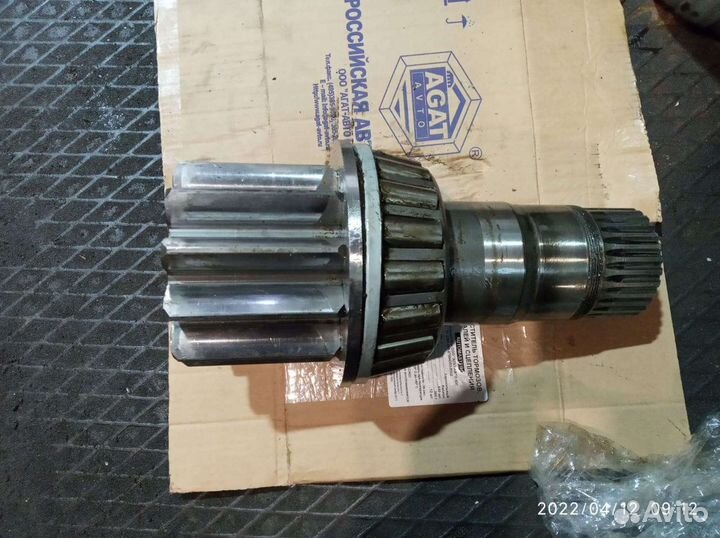 Вал liebherr 934 поворотный редуктор