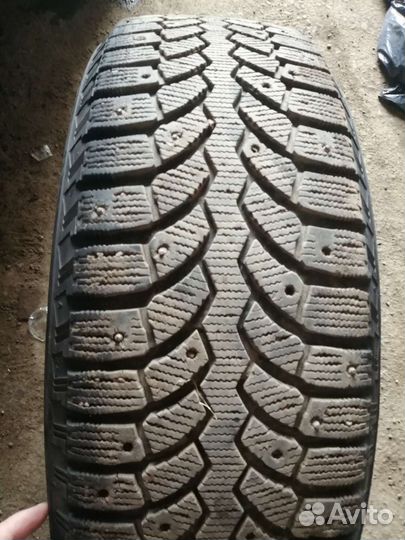 Bridgestone Blizzak Spike-01 225/65 R17 106