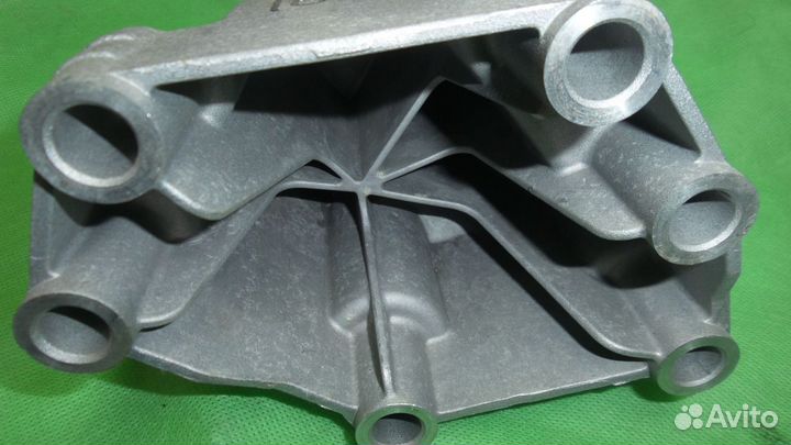 KIA Stinger крепление двс правая