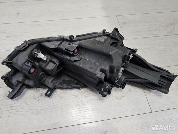 Фара передняя левая Toyota Yaris IV