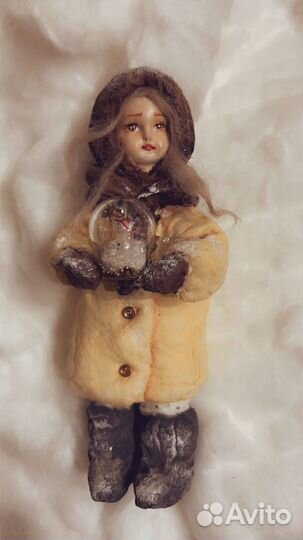 Ватная игрушка Девочка со снежным шаром