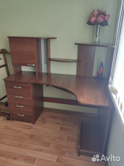 Компьютерный стол