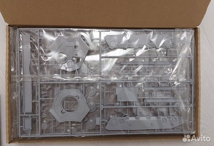 Сборная модель танка Т-90 новая