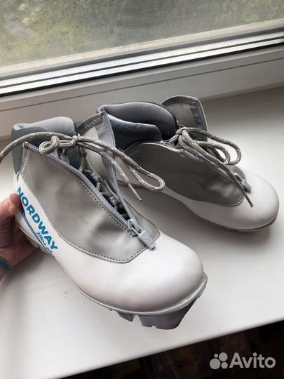 Лыжные ботинки