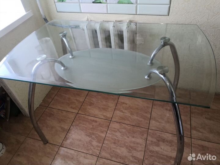 Кухонный стол стеклянный