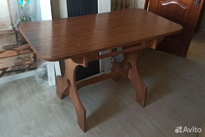 Кухонный стол