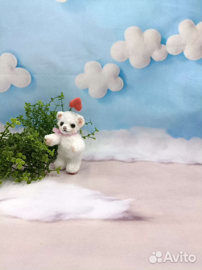 Вязаный мишка в подвеске - кулоне