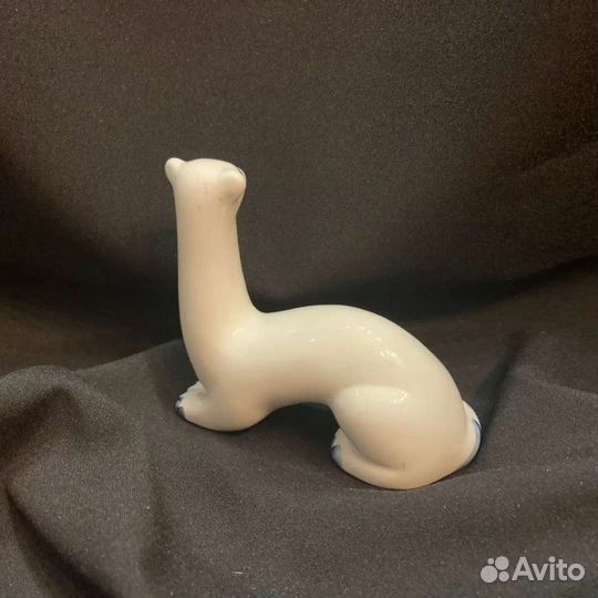 Фарфоровая фигурка 