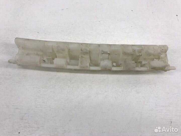 Кронштейн обшивки багажника левый задний левый