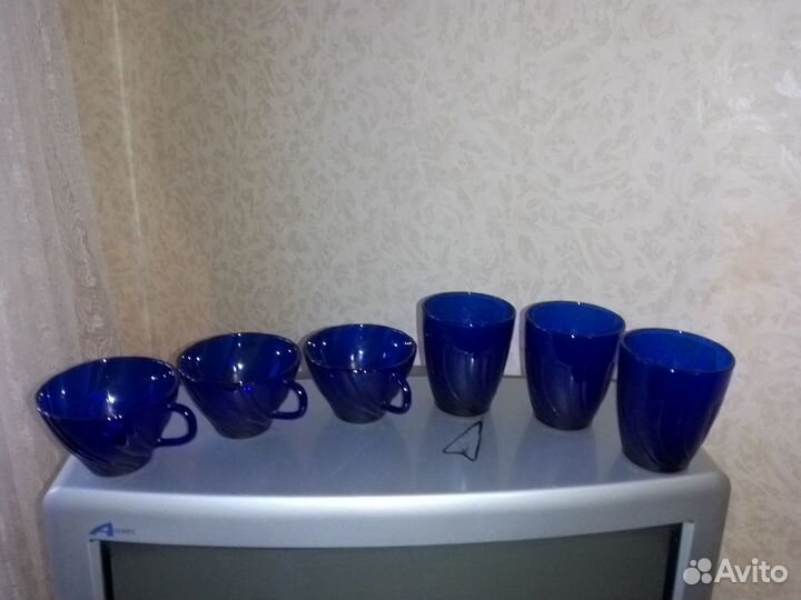 Сахарница, кружечки из синего стекла